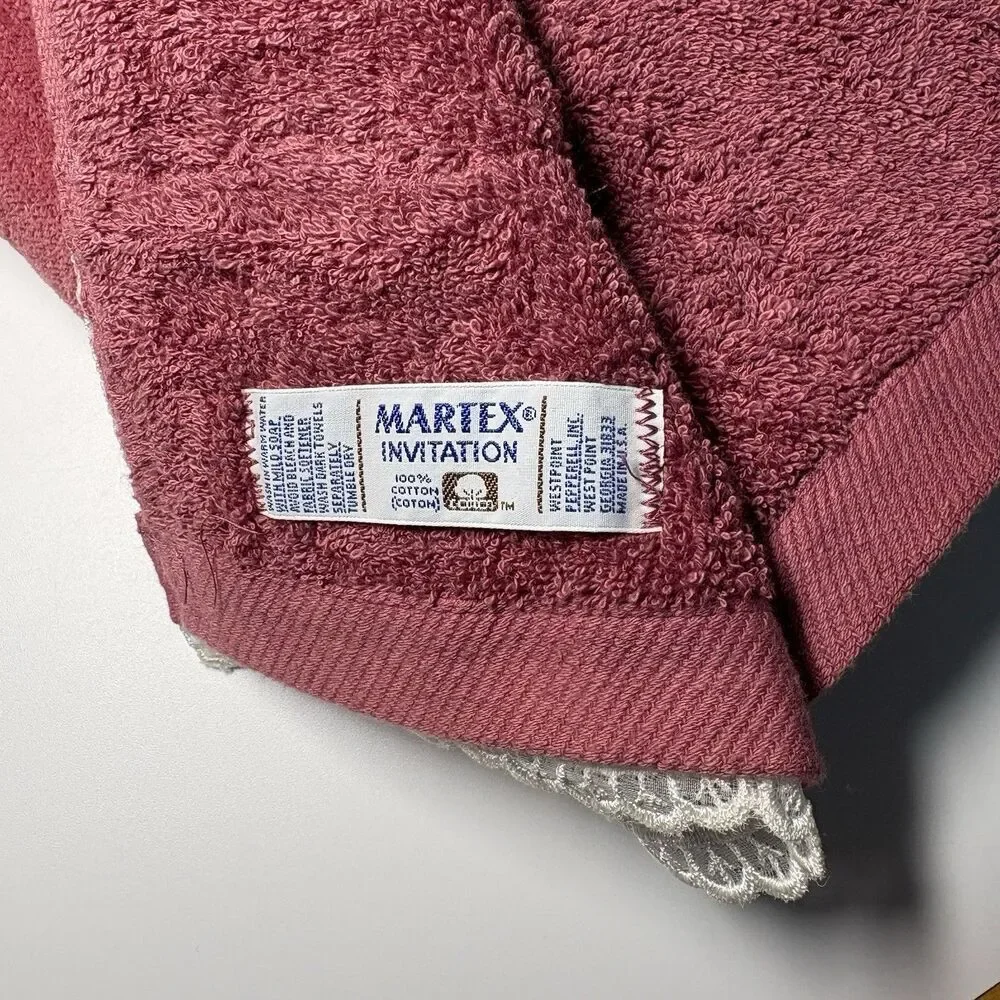 VTG MARTEX Invitation Luxor 100% Cotton Bath Towel USA Dark Pink With Lace Trim